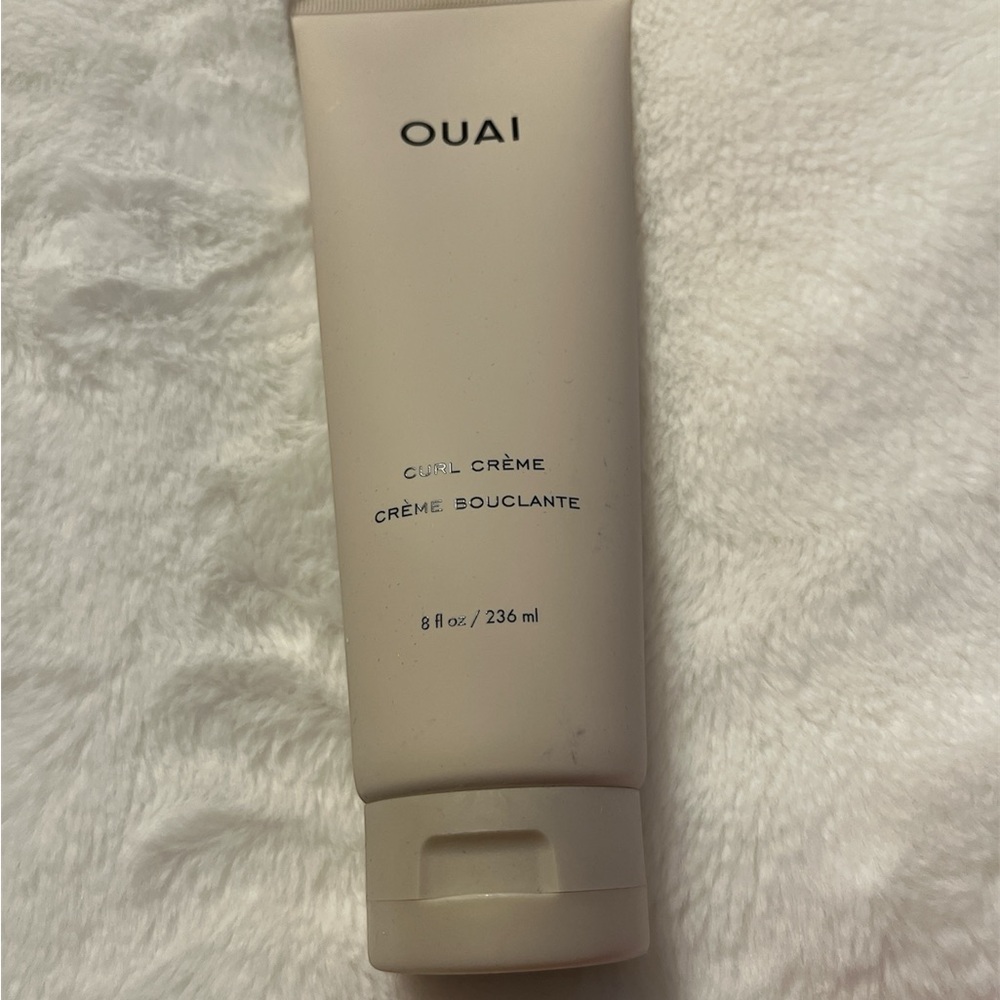 OUAI Curl Crème in Cream Tube